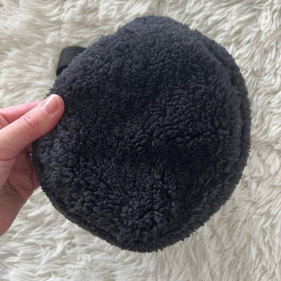 Lululemon Crossbody Fleece Bucket Bag 2.5L - black - Picture 4 of 9